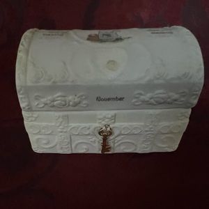 PRECIOUS MOMENTS NOVEMBER JEWELRY BOX Color of Truth Smiling with Generosity and